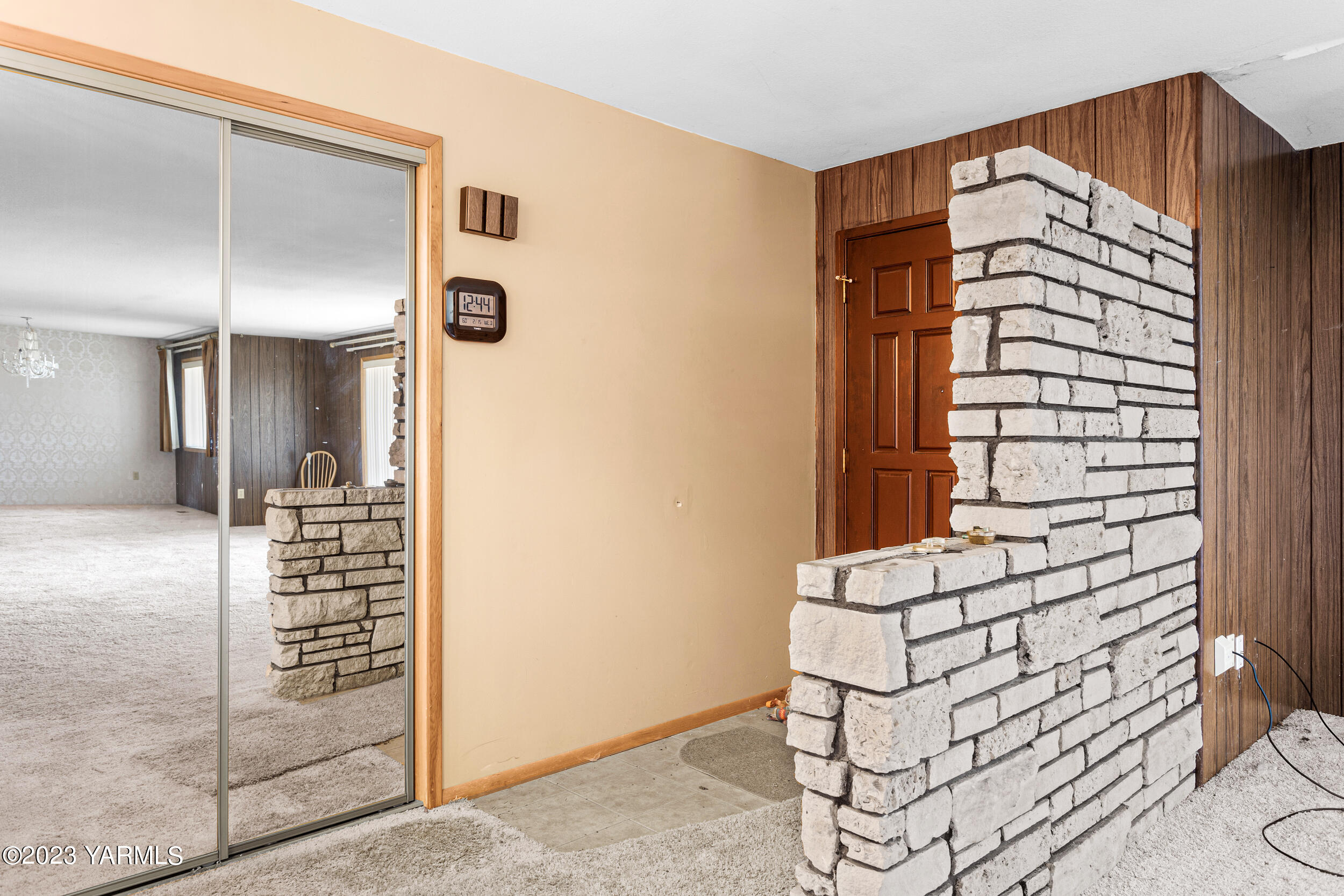 3570 Lateral B Road Wapato, WA 98951 - Photo 7 of 32 a view of entryway with a shower