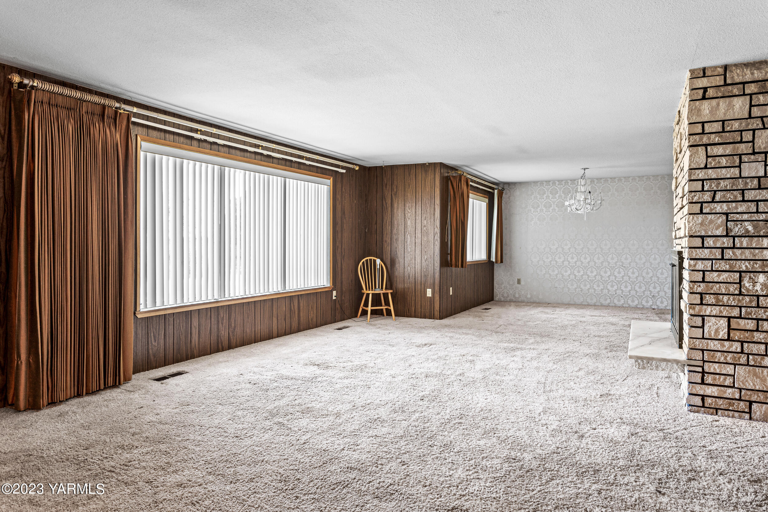 3570 Lateral B Road Wapato, WA 98951 - Photo 8 of 32 a view of empty room with windows