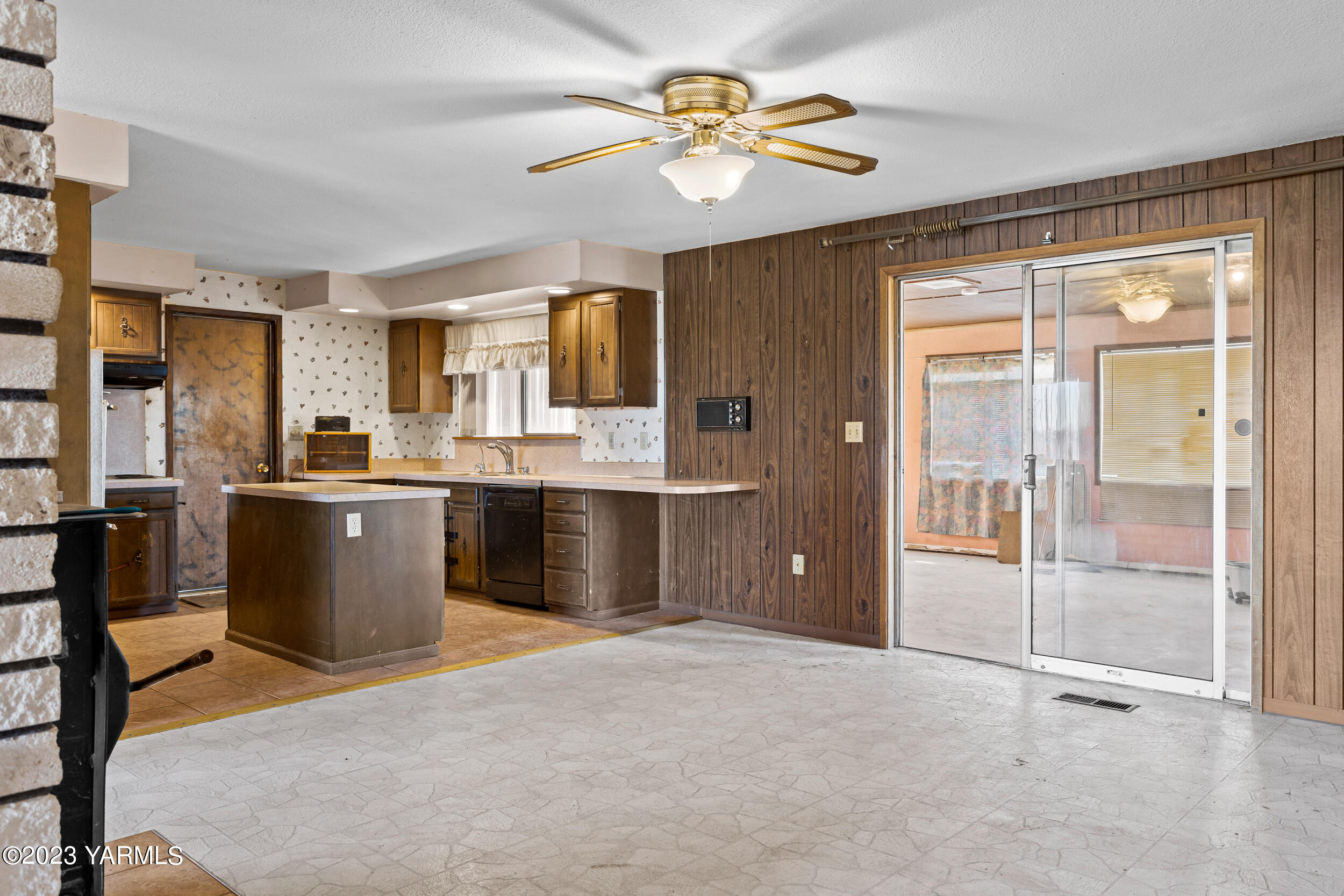 3570 Lateral B Road Wapato, WA 98951 - Photo 10 of 32 a kitchen with a stove a sink and a refrigerator