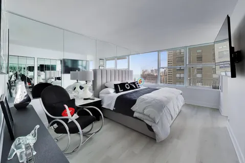 $549,500 | 1000 North Lake Shore Plaza, Unit 2205, Chicago, IL 60611