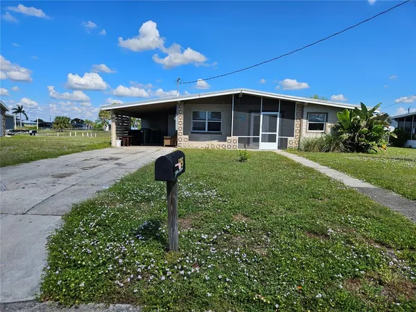 a view of a house with backyard and porch