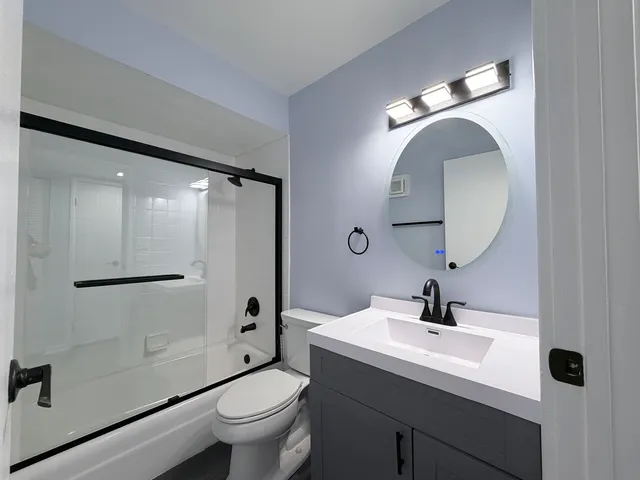 $2,000 | 9460 Bay Colony Drive, Unit 3N, Des Plaines, IL 60016