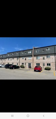$2,000 | 9460 Bay Colony Drive, Unit 3N, Des Plaines, IL 60016