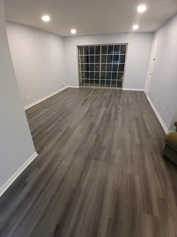 $2,000 | 9460 Bay Colony Drive, Unit 3N, Des Plaines, IL 60016