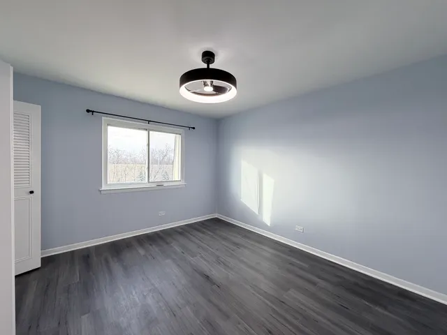 $2,000 | 9460 Bay Colony Drive, Unit 3N, Des Plaines, IL 60016