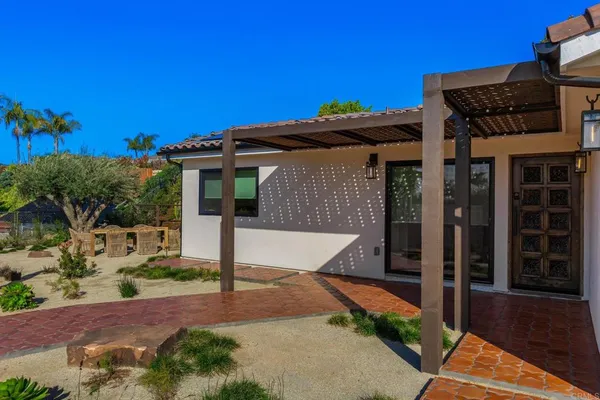 $5,500 | 2087 Via Ladeta, La Jolla, CA 92037