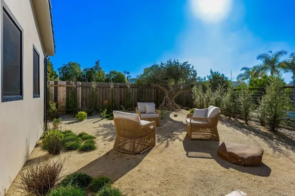 $5,500 | 2087 Via Ladeta, La Jolla, CA 92037