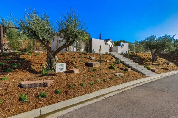 $5,500 | 2087 Via Ladeta, La Jolla, CA 92037