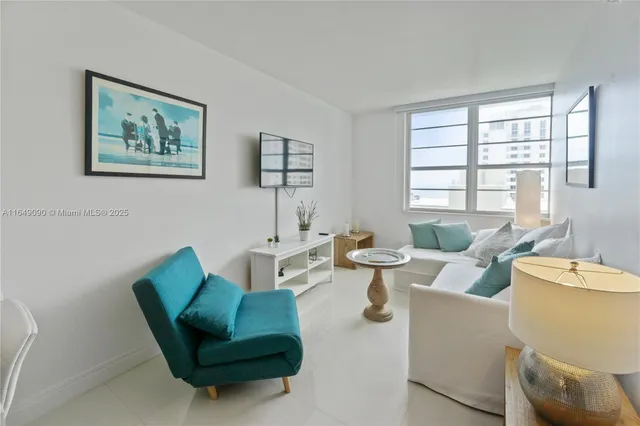 $2,700 | 100 Lincoln Road, Unit 1132, Miami Beach, FL 33139