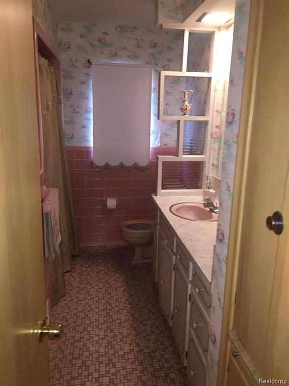 8599 Menge Center Line, MI 48015 - Photo 5 of 7 Gallery Image 5