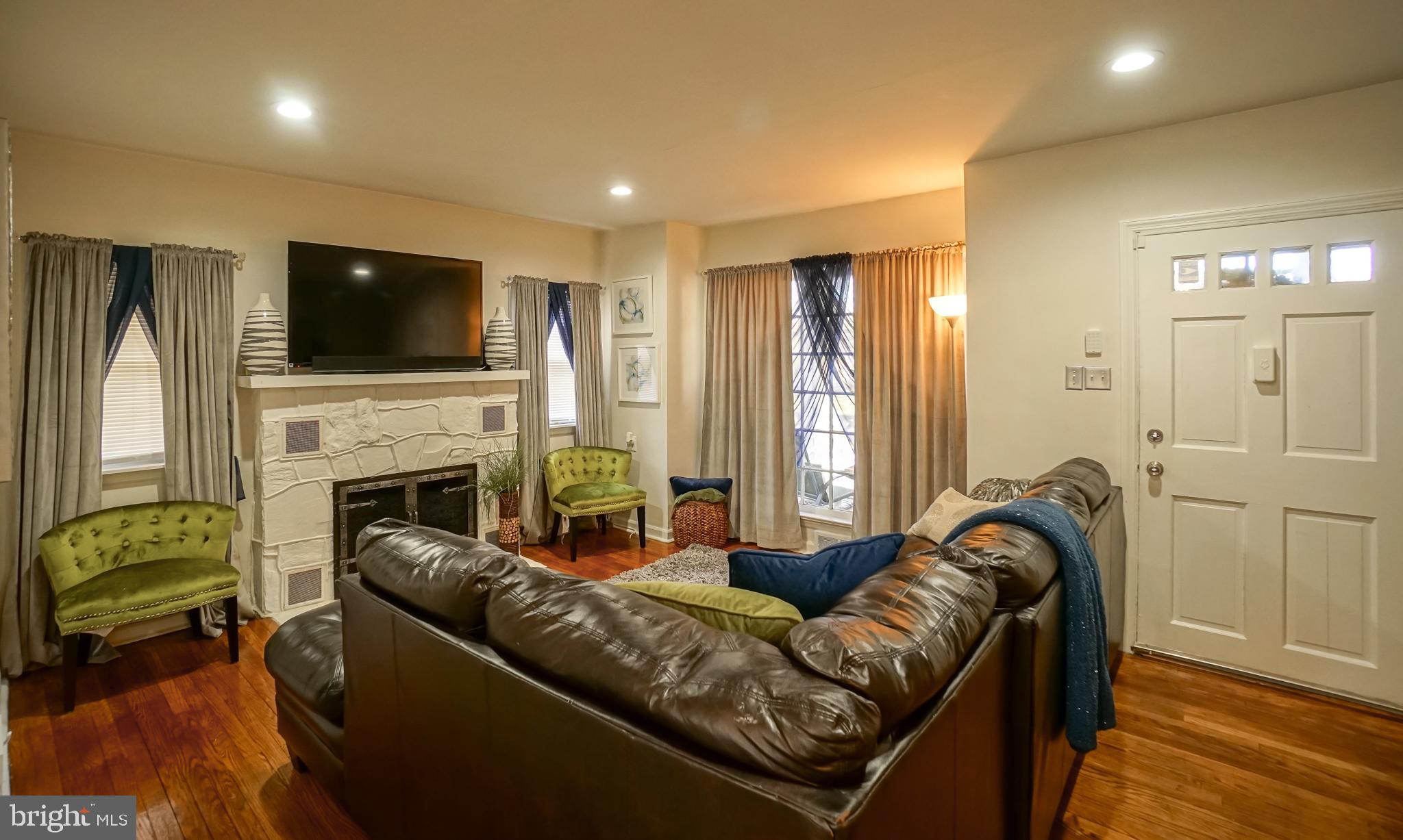1206 Lower Ferry Road Trenton, NJ 08618 - Photo 4 of 19 Living Area