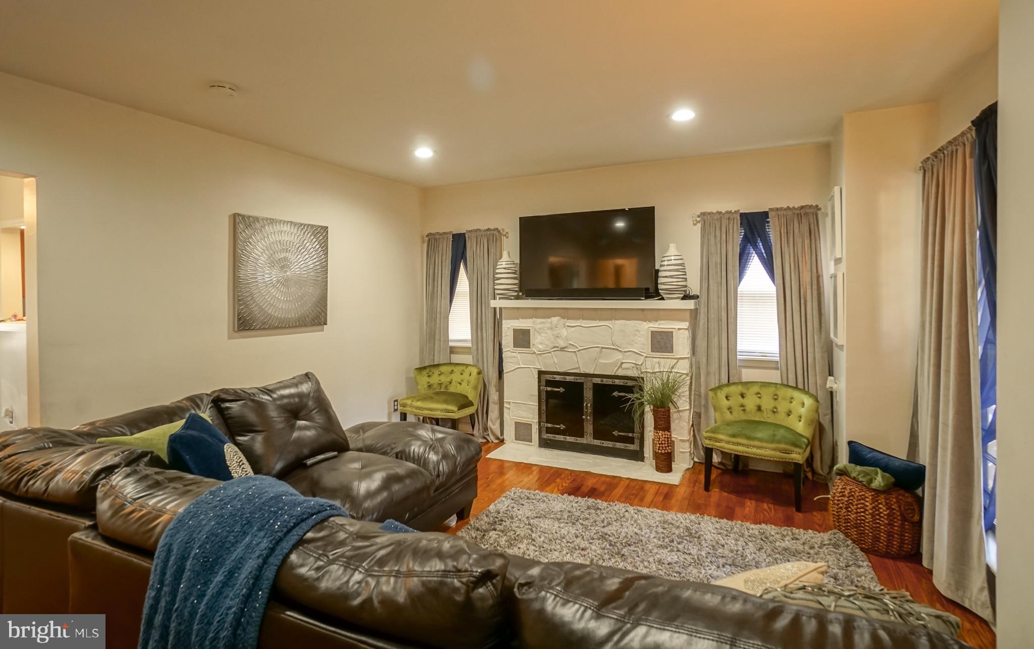 1206 Lower Ferry Road Trenton, NJ 08618 - Photo 5 of 19 Living Area