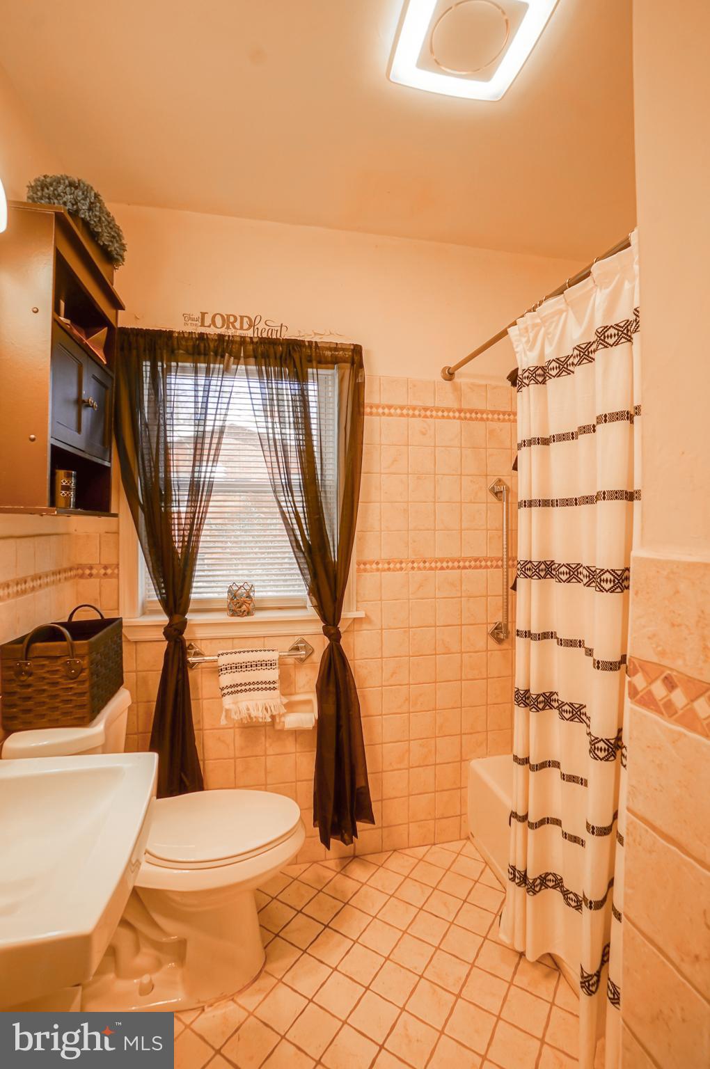 1206 Lower Ferry Road Trenton, NJ 08618 - Photo 9 of 19 Bathroom