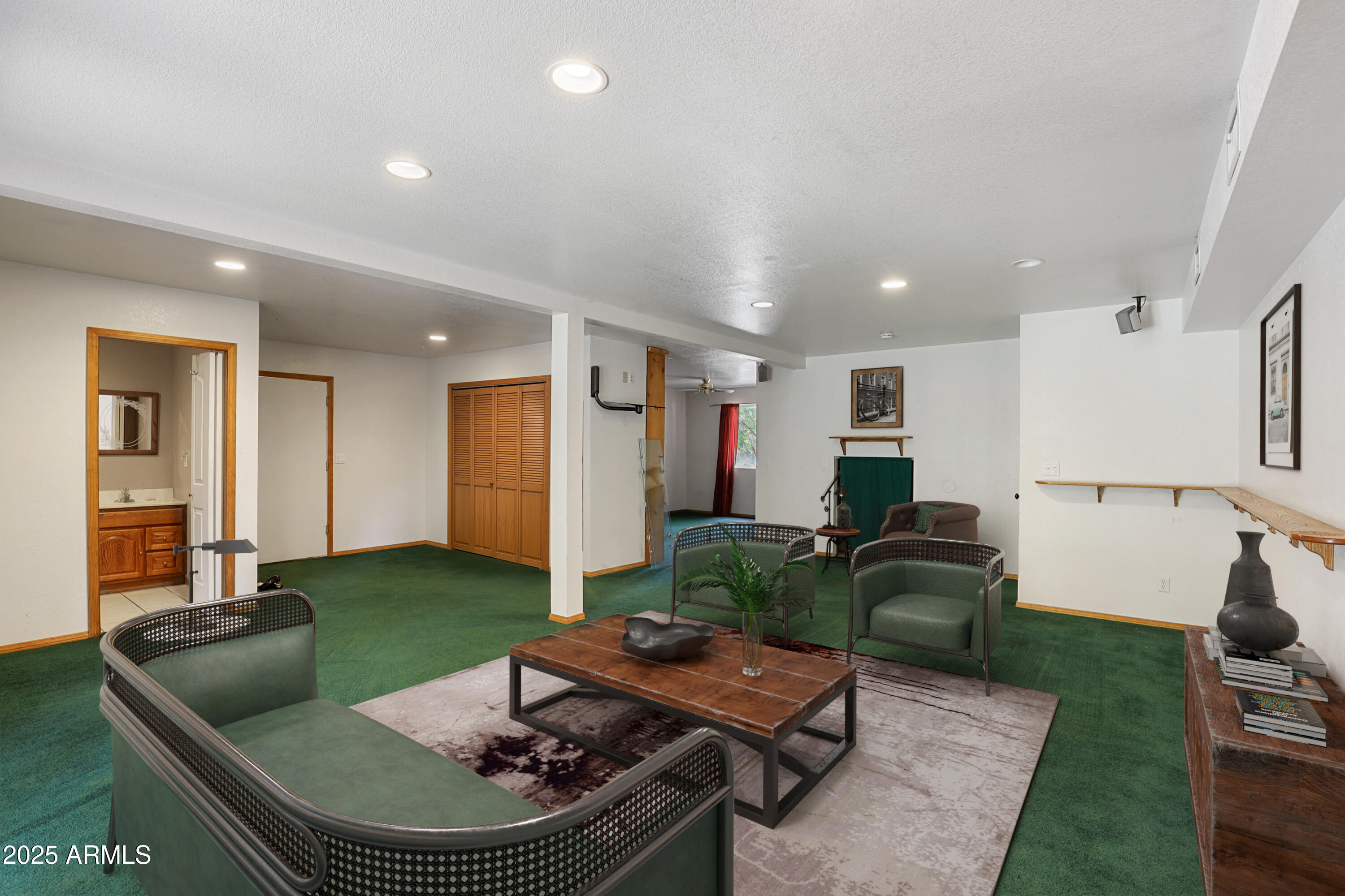 1506 North Easy Street Payson, AZ 85541 - Photo 5 of 17 a living room with furniture and a dining table