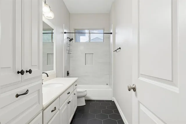 $4,500 | 5200 Longview Street, Dallas, TX 75206