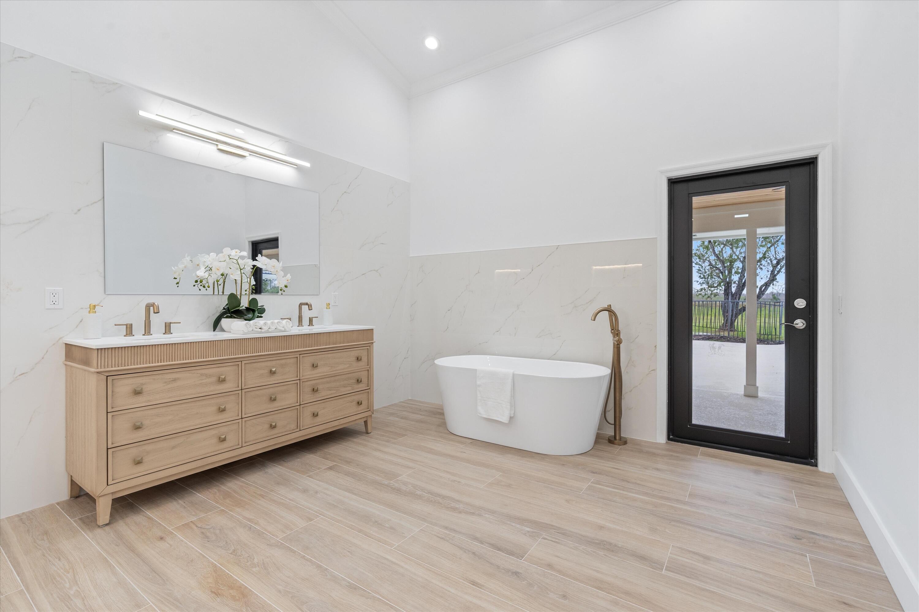 24 Dunbar Road Palm Beach Gardens, FL 33418 - Photo 47 of 93 a bathroom with a bathtub sink and mirror