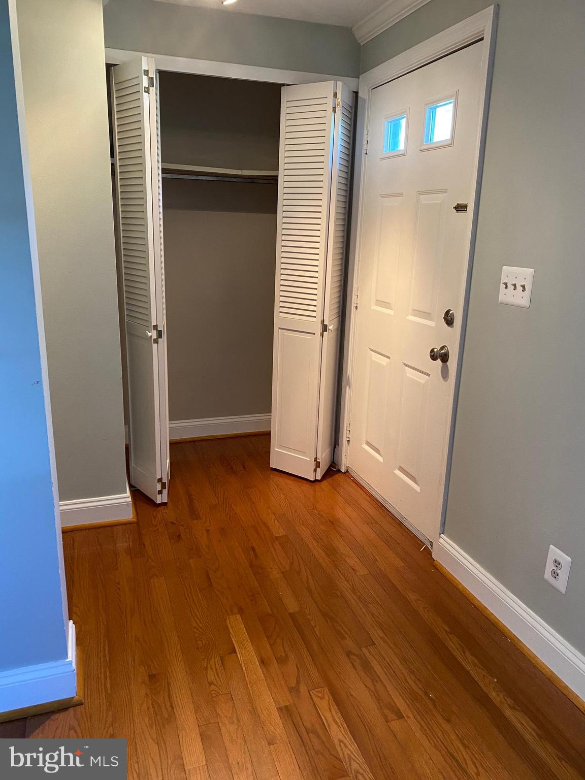 1666 Barnstead Drive Reston, VA 20194 - Photo 3 of 51 Entry foyer