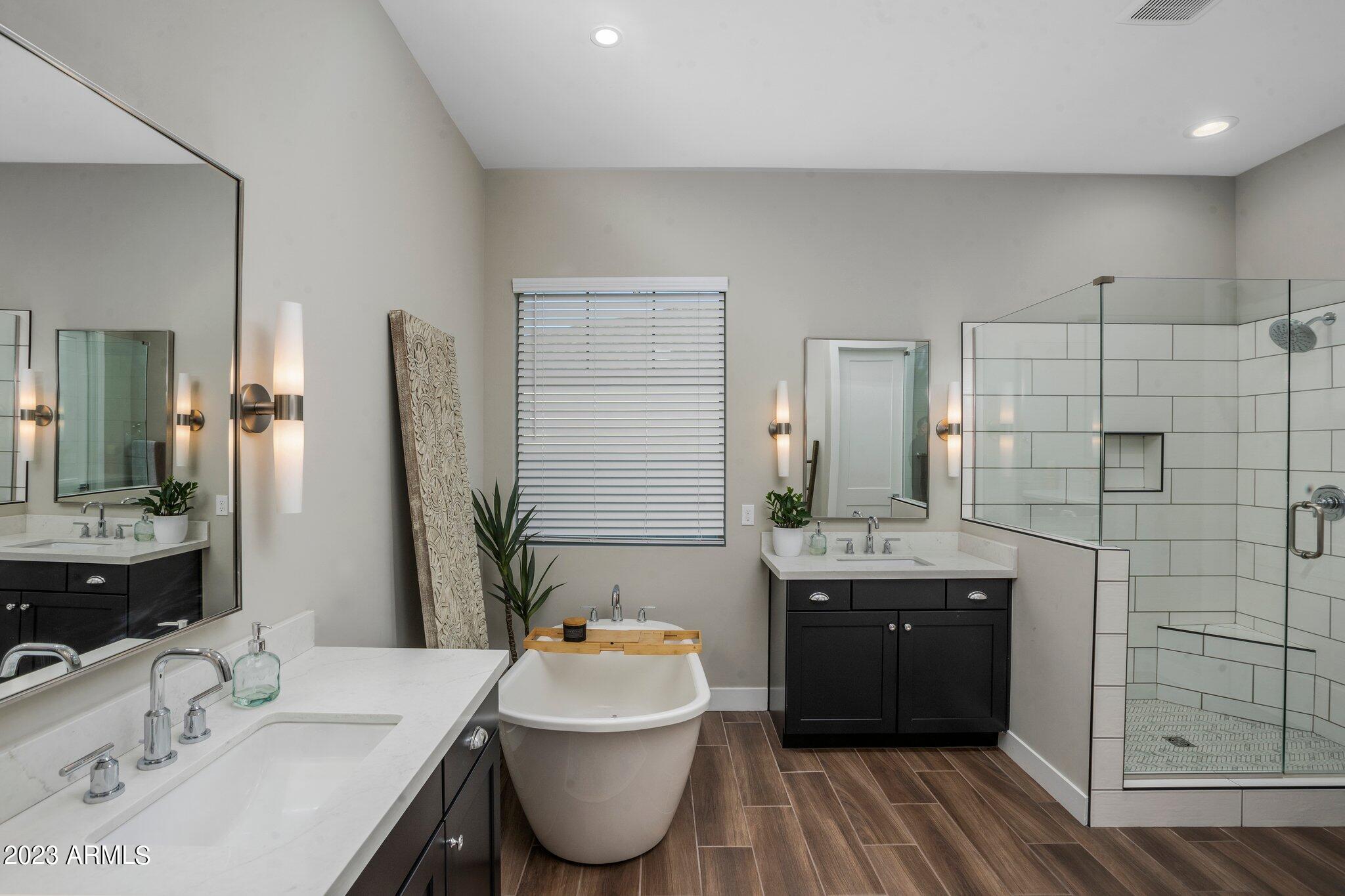 4230 East Carol Ann Lane Phoenix, AZ 85032 - Photo 11 of 26 Primary Bath