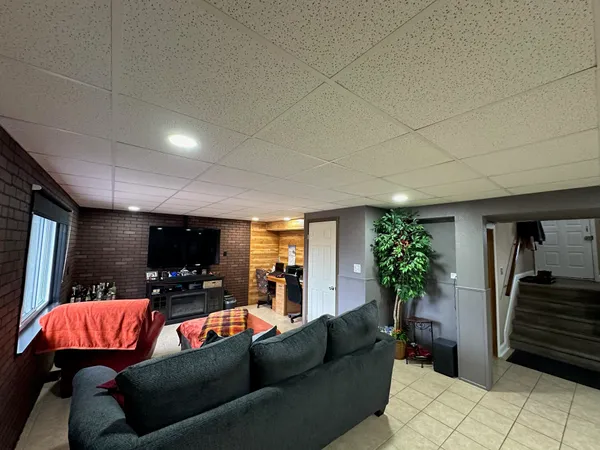$399,900 | 1535 Kings Crown, Wixom, MI 48393