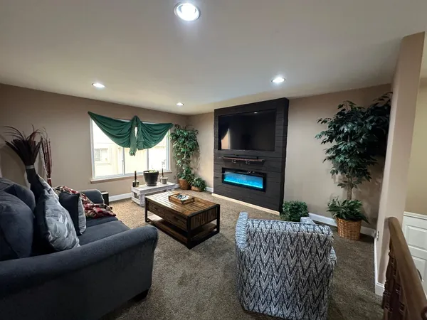 $399,900 | 1535 Kings Crown, Wixom, MI 48393