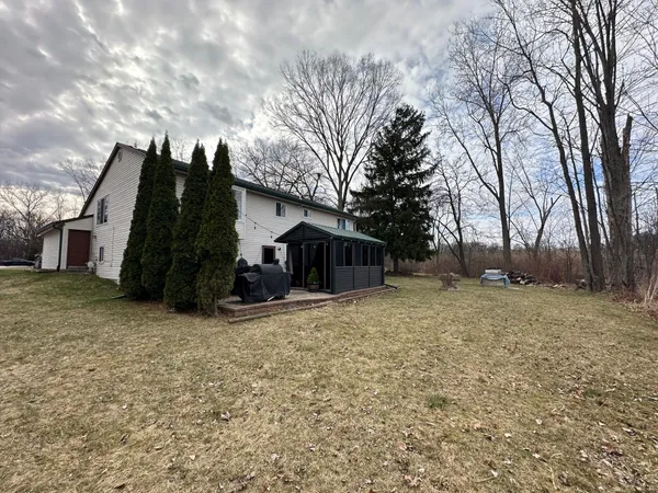 $399,900 | 1535 Kings Crown, Wixom, MI 48393