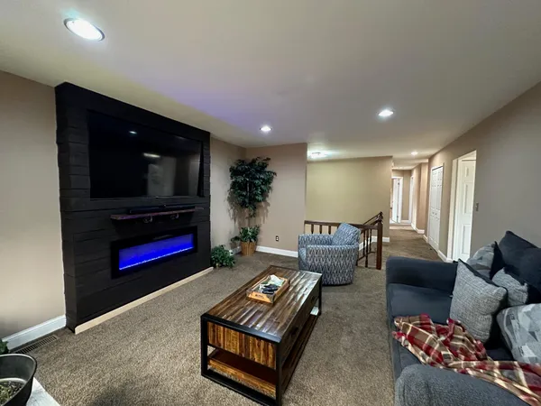 $399,900 | 1535 Kings Crown, Wixom, MI 48393