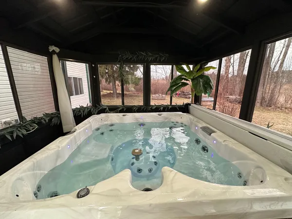 $399,900 | 1535 Kings Crown, Wixom, MI 48393