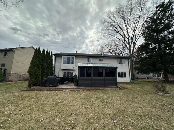 $399,900 | 1535 Kings Crown, Wixom, MI 48393