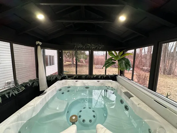 $399,900 | 1535 Kings Crown, Wixom, MI 48393