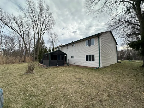 $399,900 | 1535 Kings Crown, Wixom, MI 48393