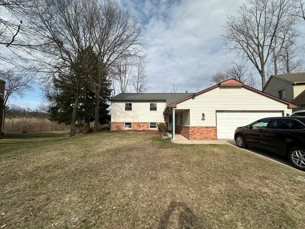 $399,900 | 1535 Kings Crown, Wixom, MI 48393