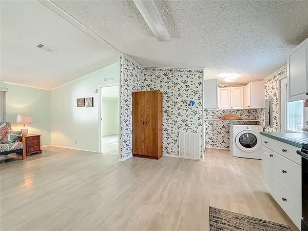 $136,500 | 980 7th Street Northwest, Unit 43, Largo, FL 33770