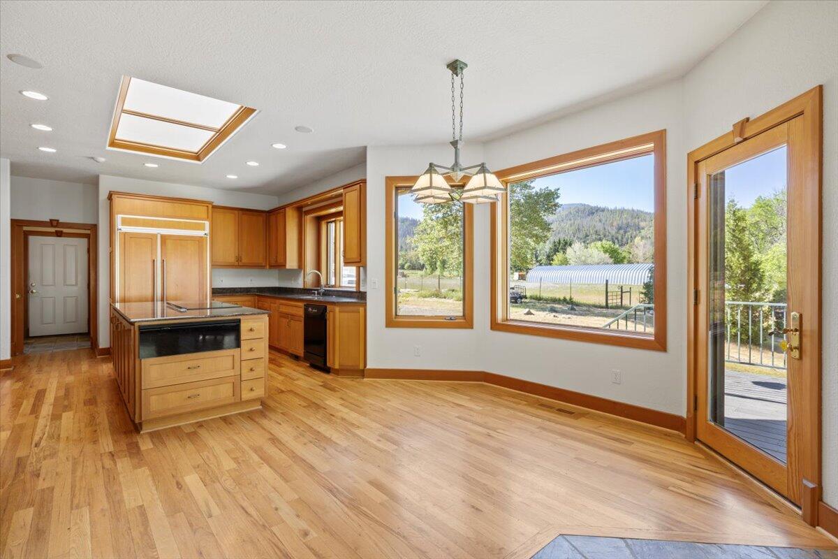 7813 Upper Applegate Road Jacksonville, OR 97530 - Photo 26 of 81 Dining Area, Deck Access