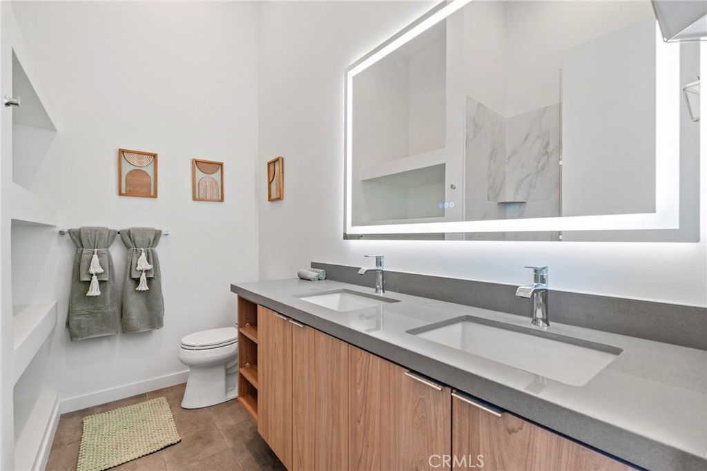 62050 Sonora Road Joshua Tree, CA 92252 - Photo 17 of 40 a bathroom with a sink and a toilet