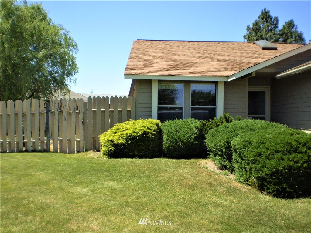 324 North Clark Road Moses Lake, WA 98837 - Photo 3 of 18 Gallery Image 3