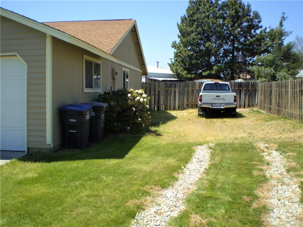 324 North Clark Road Moses Lake, WA 98837 - Photo 4 of 18 Gallery Image 4
