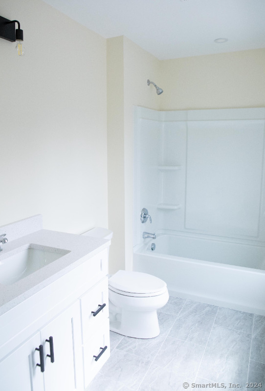 887 Federal Road, Unit 5 Brookfield, CT 06804 - Photo 10 of 15 a bathroom with a toilet and a bathtub