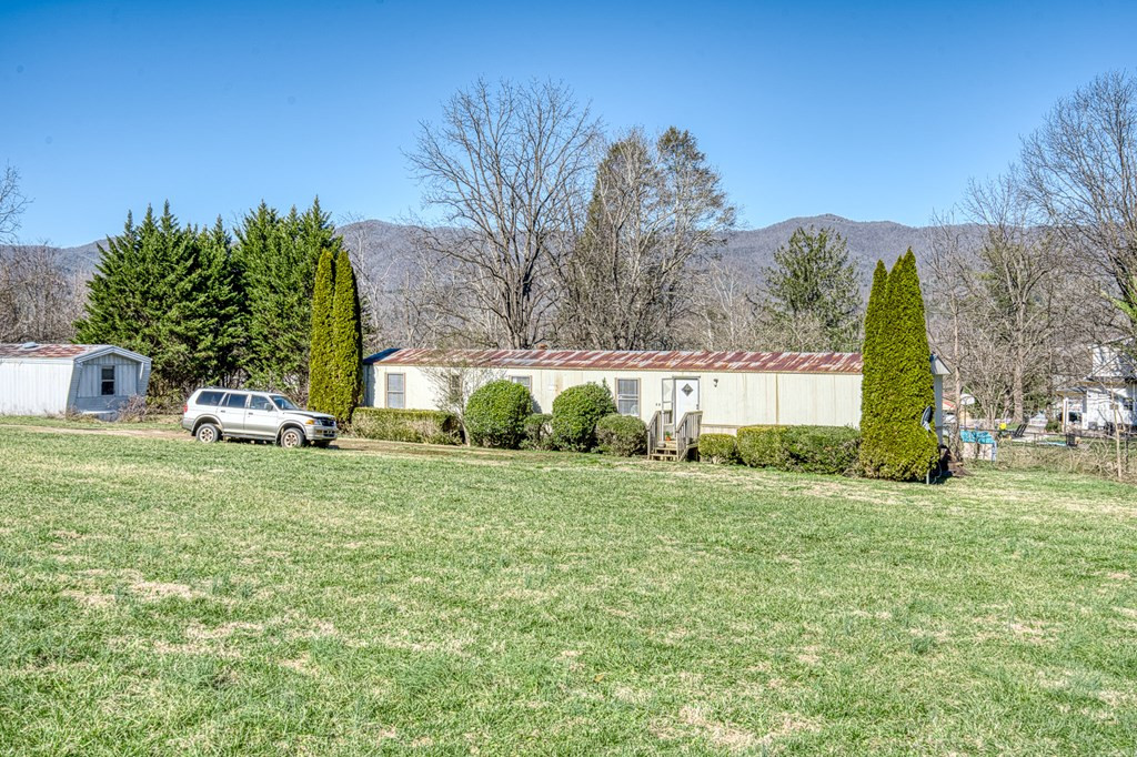 385 Aquone Road Andrews, NC 28901 - Photo 4 of 53