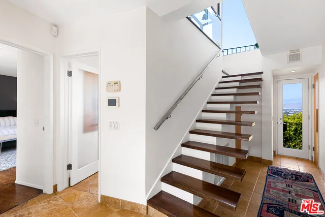 $2,275,000 | 3601 Berry Drive, Studio City, CA 91604