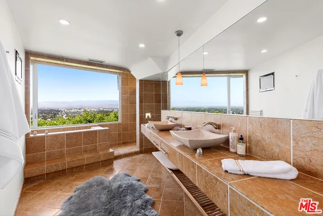 $2,275,000 | 3601 Berry Drive, Studio City, CA 91604