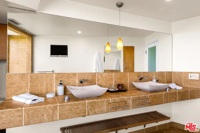 $2,275,000 | 3601 Berry Drive, Studio City, CA 91604