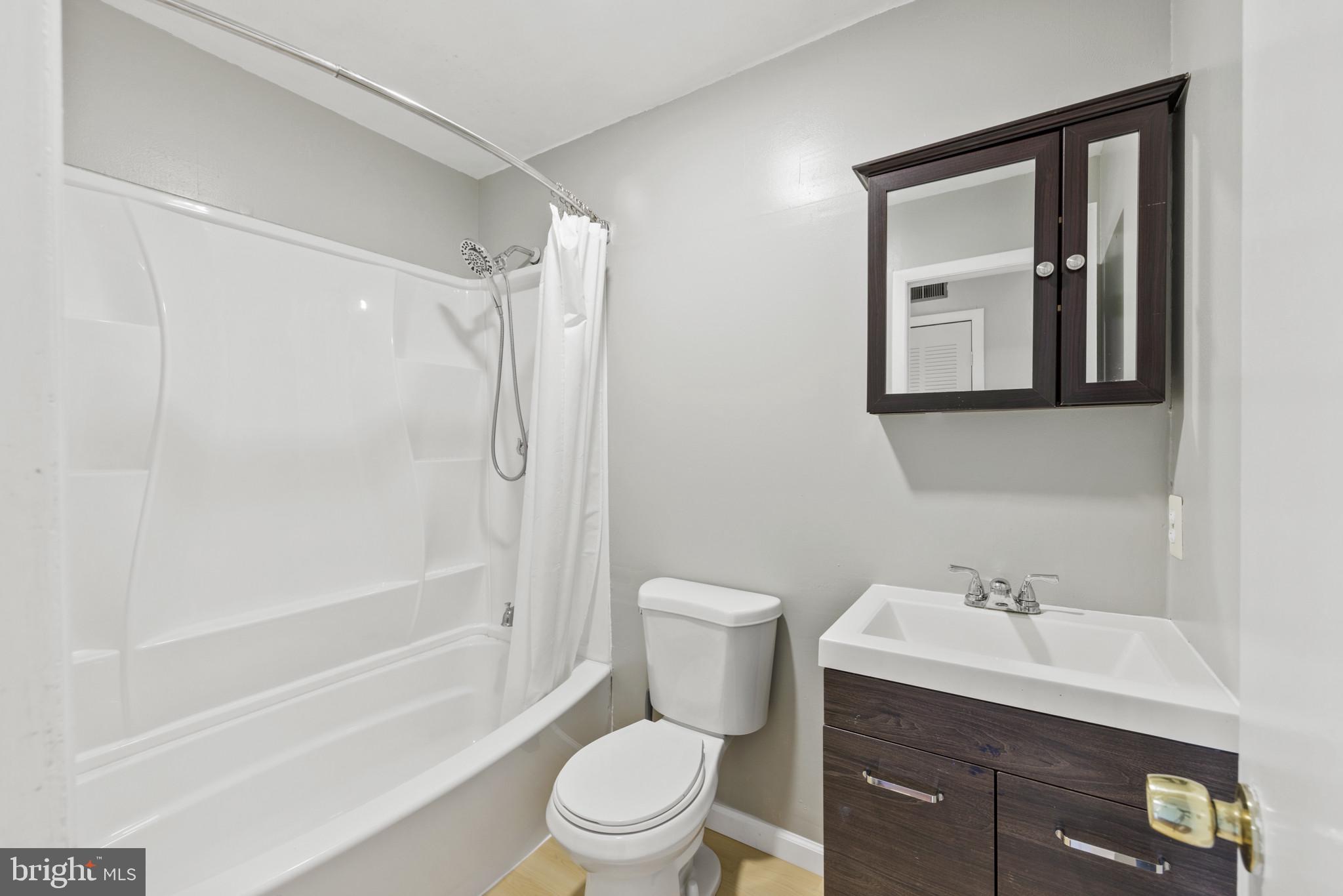 104 Barren Ridge Road Chester, MD 21619 - Photo 24 of 41 Hall bedroom bath