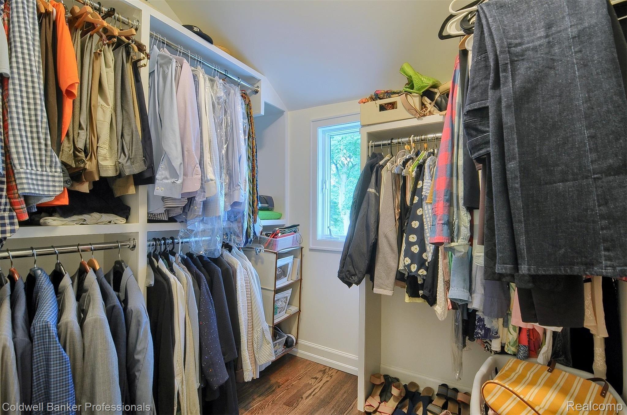 391 Cranbrook Road Bloomfield Hills, MI 48301 - Photo 18 of 35 18-Master Bedroom Closet.jpg