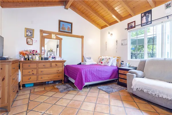 $1,089,000 | 18900 Vincennes Street, Northridge, CA 91324