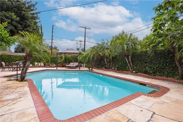 $1,089,000 | 18900 Vincennes Street, Northridge, CA 91324