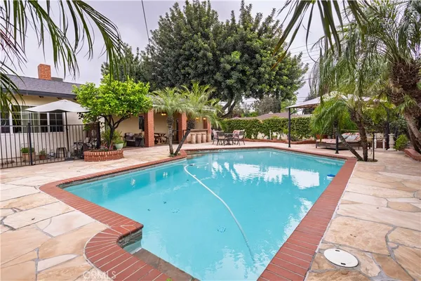 $1,089,000 | 18900 Vincennes Street, Northridge, CA 91324