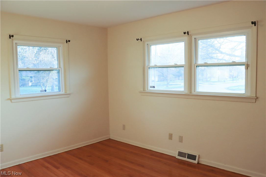 523 Harris Road Cleveland, OH 44143 - Photo 17 of 21 Bedroom 3