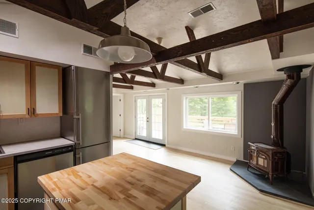 $1,900 | 5132 Wigwam Street South, Stroudsburg, PA 18360