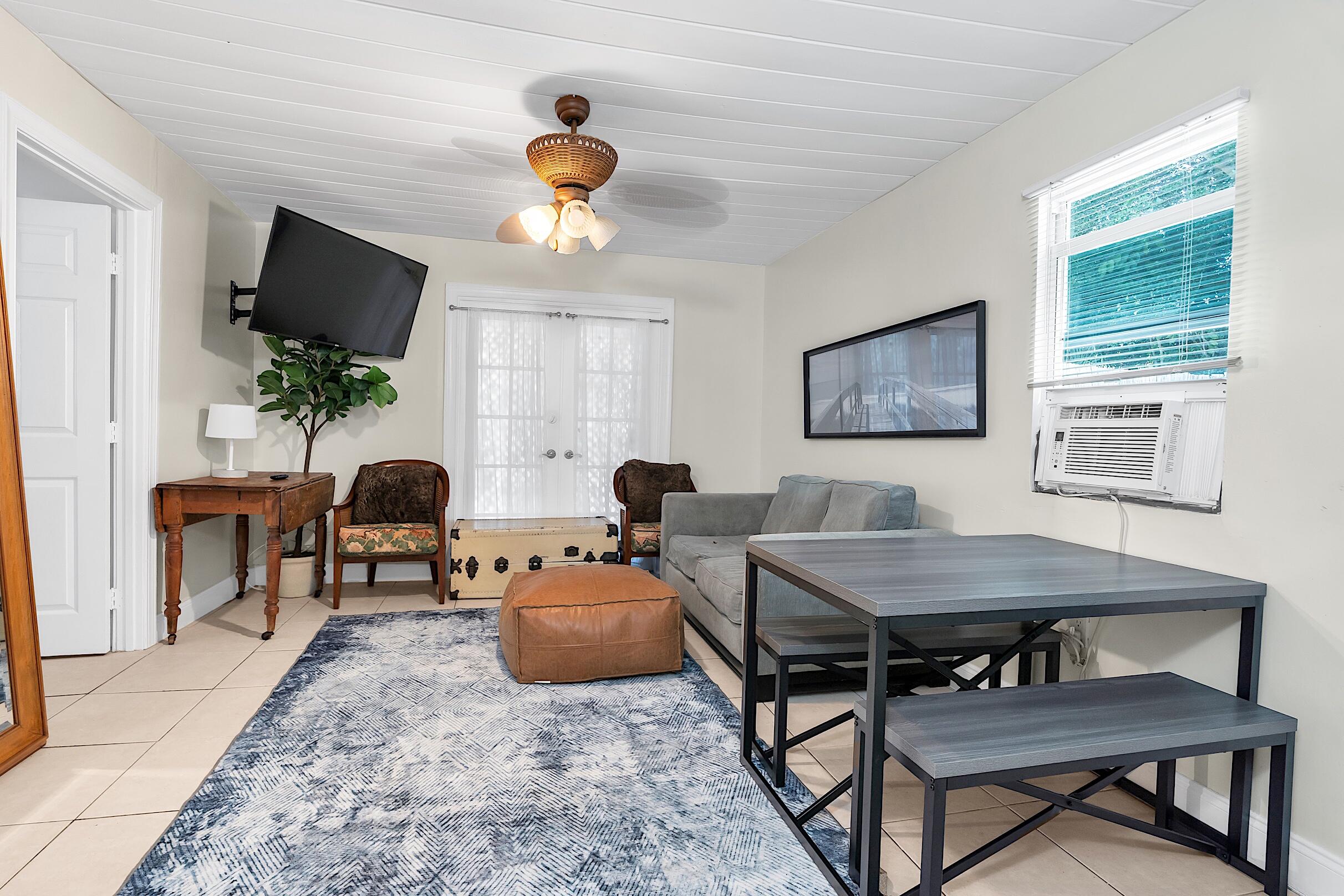 909 North Palmway, Unit B Lake Worth Beach, FL 33460 - Photo 12 of 28 909 - 011