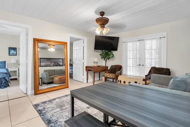 $2,250 | 909 North Palmway, Unit B, Lake Worth Beach, FL 33460